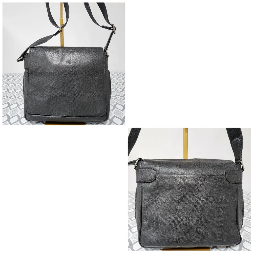 Louis Vuitton Taiga Viktor Messenger Bag Black